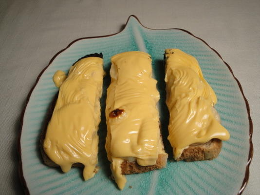 lardons, bananes et fromage rôtis aux doigts