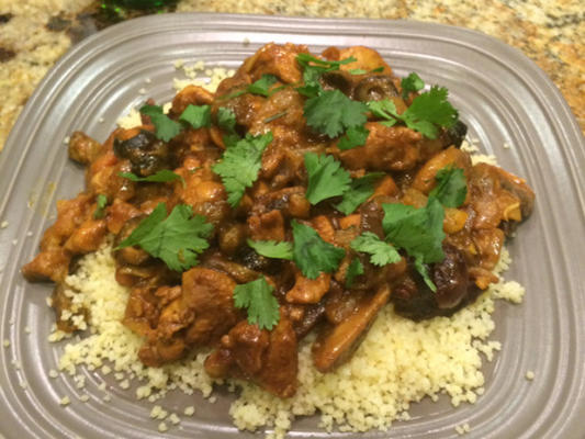 tajine de poulet aux figues, olives et pistaches