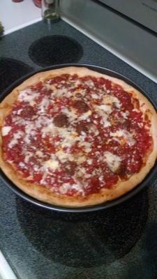 la pâte à pizza profonde Chicago de Bobby Flay; recette de projection
