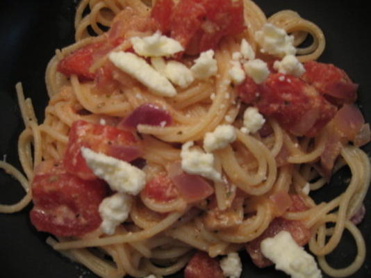 pâtes grecques à la feta et à la tomate