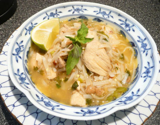 pho ga (soupe au poulet et aux nouilles)