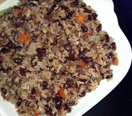 riz des Caraïbes dans le cuiseur à riz