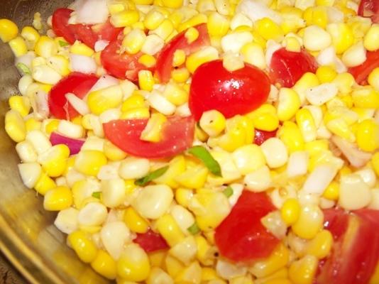 salade de maïs et tomates fraîches