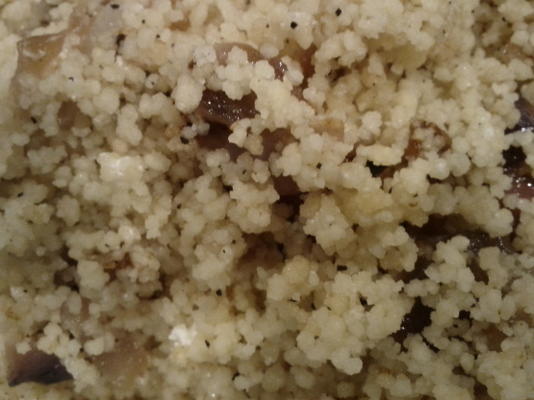 couscous aux oignons caramélisés et au fromage de chèvre