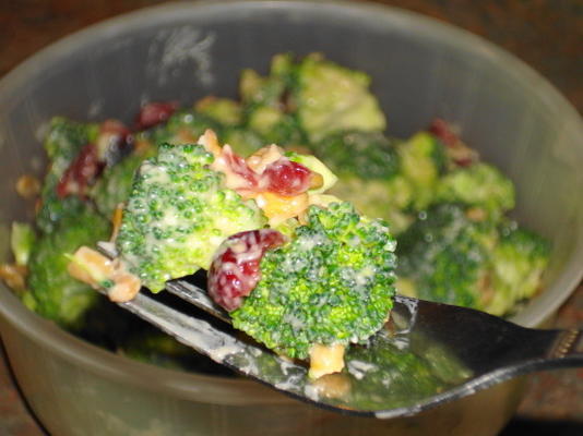 salade de brocoli végétarienne