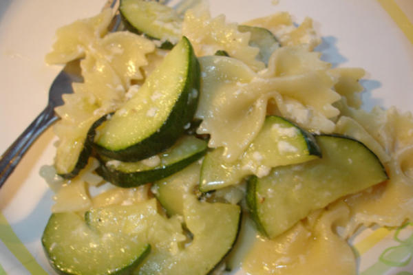 courgettes et yaourt farfalle