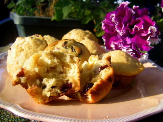 muffins aux noix de macadamia, aux canneberges, au gingembre et au chocolat blanc