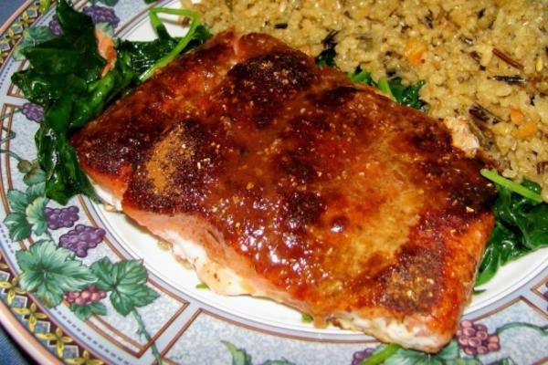 saumon rôti au paprika fumé avec épinards fanés