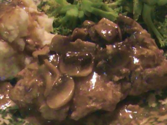 steak de campagne avec sauce aux champignons