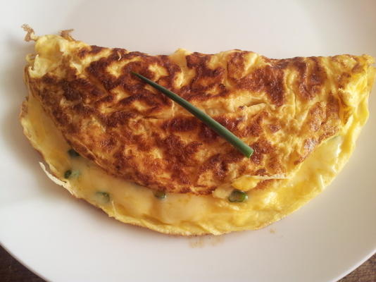 omelette au fromage et à la ciboulette