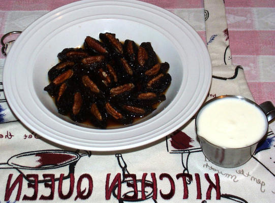 aracia mahshia-bil-goz (pruneaux farcis aux noix)