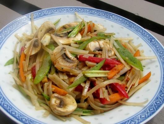 Salade de nouilles thaïlandaises et légumes