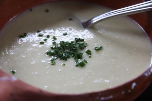 vichyssoise (soupe de pommes de terre et poireaux)