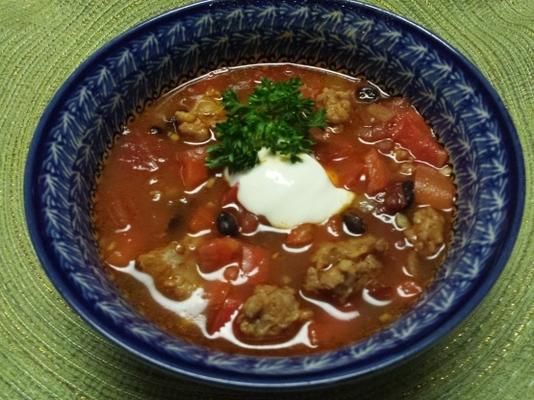 soupe saine aux haricots noirs avec saucisse de dinde