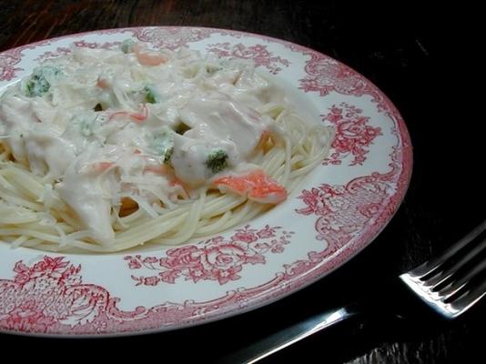 pâtes aux cheveux d'ange et crabe à la sauce alfredo