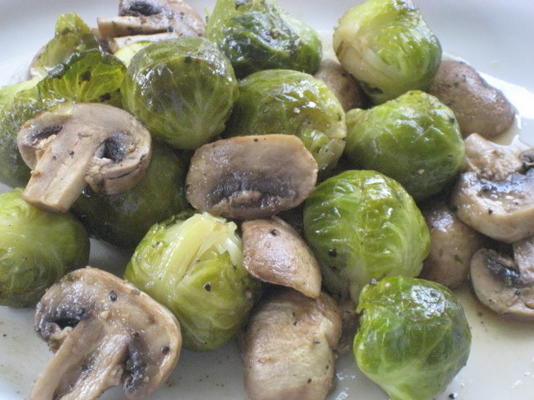 savoureux choux de Bruxelles et champignons