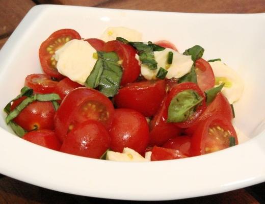 Salade de tomates et raisins secs