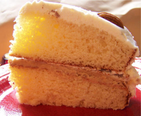 gâteau au caramel avec glaçage au fromage à la crème au caramel