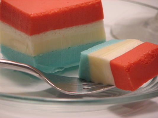 Le 4 juillet de unknownchef86 jello crémeux rouge, blanc et bleu