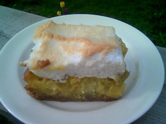 dessert à la rhubarbe et au bonbon en été