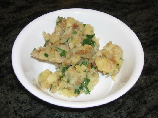 kartoffelsalat (salade tiède de pommes de terre allemandes)