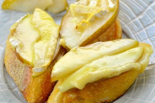 Brie au beurre et aux poires