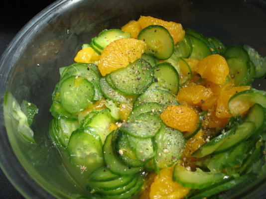 salade de concombre et de mandarine