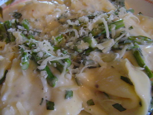 raviolis aux asperges, menthe et mascarpone