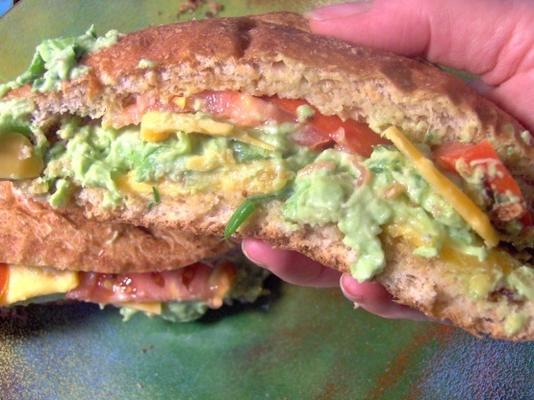 sandwich sous-marin aux légumes guacamole