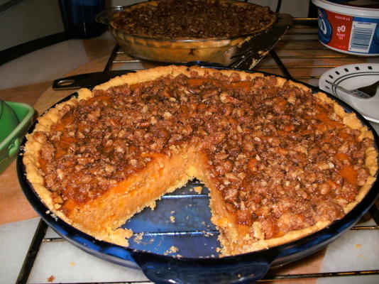 Tarte à la patate douce / streusel avec pâtisserie à la semoule de maïs