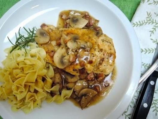 poulet poêlé avec sauce au bacon et aux champignons