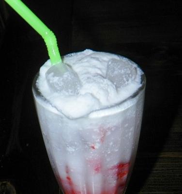 soda à la fraise et à la noix de coco