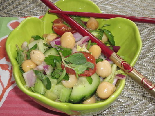 salade d'herbes et de pois chiches