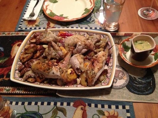 poulet rôti avec légumes racines, romarin et ail