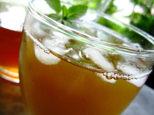 thé glacé sucré à la menthe