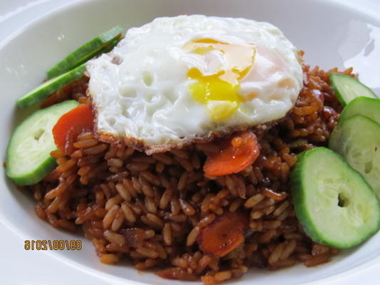 nasi goreng: riz frit indonésien