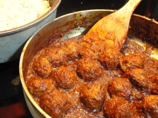 boulettes de viande à la sauce chipotle (enchipotladas albondigas)