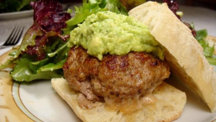 boulettes de viande faciles garnies de guacamole