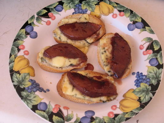 toasts à la poire et au fromage bleu viva madrid