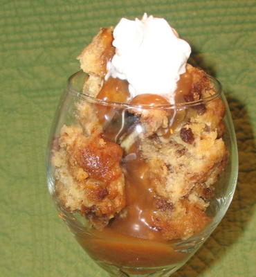 pouding au pain panettone avec sauce caramel au cognac