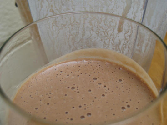 smoothie végétalien au chocolat et macadamia