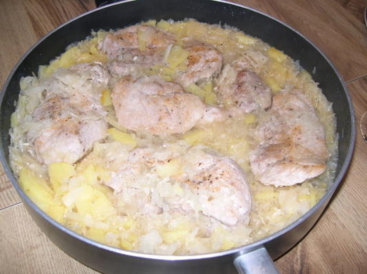 côtelettes de porc polonais avec choucroute
