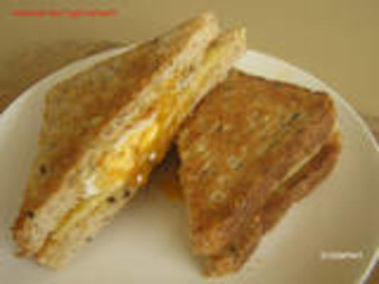 sandwich toast aux œufs pochés
