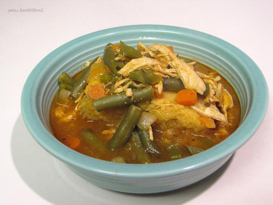 soupe épicée au poulet et aux légumes