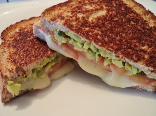 fromage grillé tomate-avocat