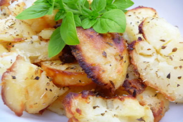 patates fourno riganates (pommes de terre au four avec origan)