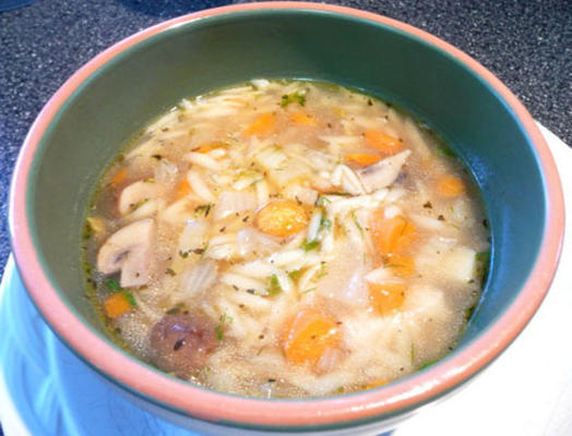 soupe au poulet avec fenouil et orzo