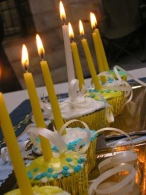Hanoucca Cupcakes Menorah