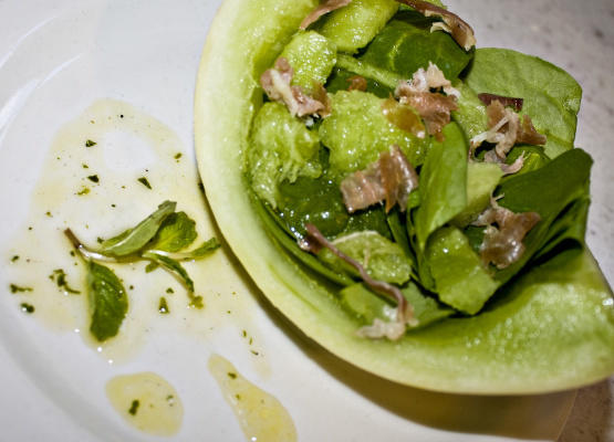 Salade de melon et jambon de Parme avec vinaigrette à la menthe