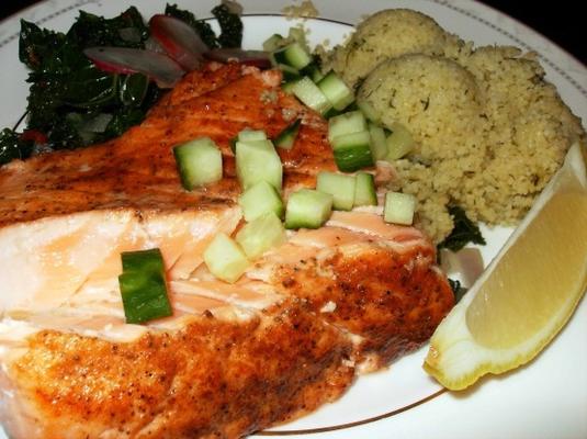 filets de saumon au couscous à l'aneth et au chou frisé